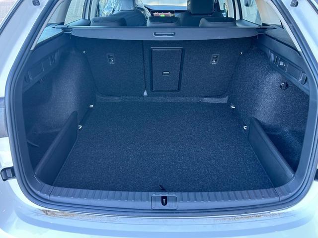 Skoda Octavia Combi 1.5 TSI 150PS m-HEV DSG Selection AHK Klimaautomatik ACC PDC v+h R&uuml;ckf.Kamera Sitzheizung TWA Apple CarPlay Android Auto 16"LM 