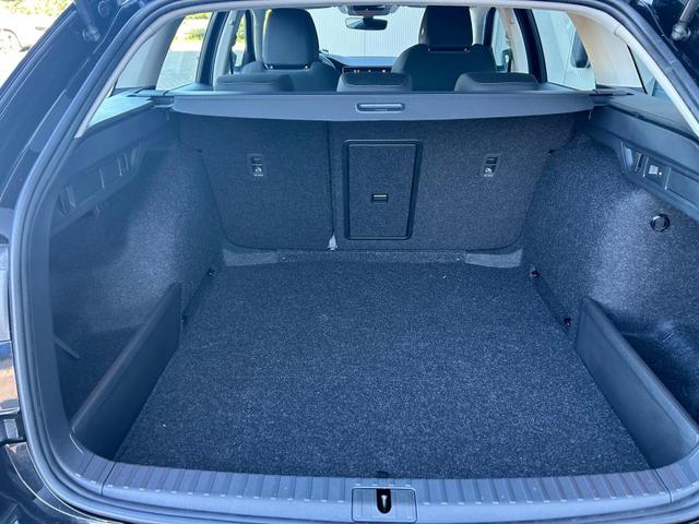 Skoda Octavia Combi 1.5 TSI 150PS m-HEV DSG Selection AHK Klimaautomatik ACC PDC v+h R&uuml;ckf.Kamera Sitzheizung TWA Apple CarPlay Android Auto 16"LM 