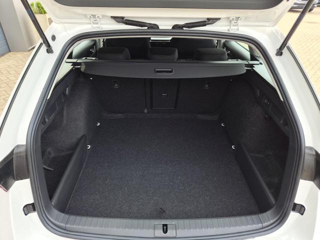 Skoda Octavia Combi 1.5 TSI 150PS m-HEV DSG Selection AHK Klimaautomatik ACC PDC v+h R&uuml;ckf.Kamera Sitzheizung TWA Apple CarPlay Android Auto 16"LM 