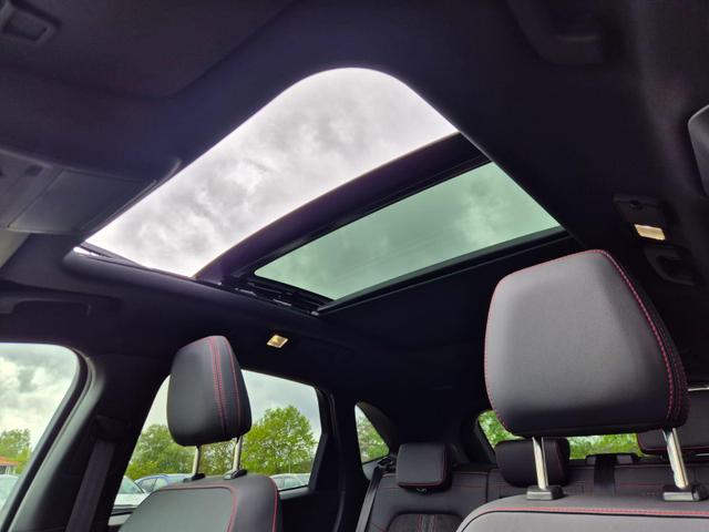 Ford Kuga ST-Line X 243PS PHEV Automatik HuD Matrix-LED schwenkb. AHK elektr. PanoDach Sitzheizung v+h Lenkradheizung Frontscheibe beheizb. Navi SYNC4 Apple CarPlay Android Auto Touchscreen PDC 4xKamera 2xKeyless B+O Sound 18"LM vollelektr. Reichweite 65K 
