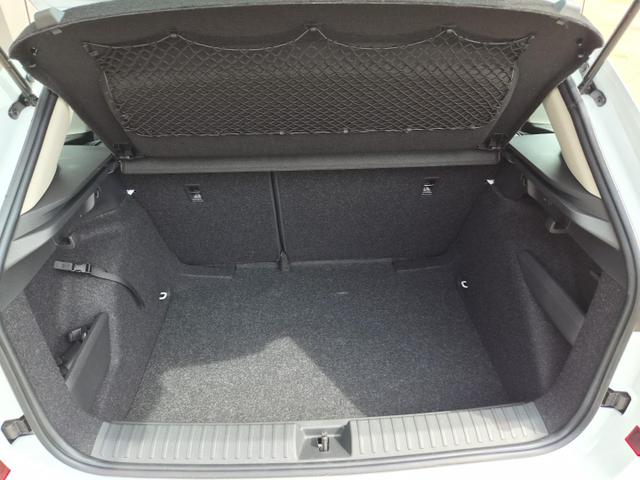 Skoda Kamiq 1.0 TSI 115PS DSG Selection R&uuml;ckf.Kamera PDC v+h Sitzheizung Klimaautomatik Skoda-Radio Apple CarPlay + Android Auto Tempomat Garantieverl&auml;ngerung 16"LM 