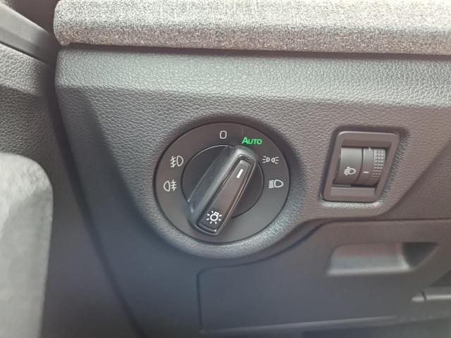 Skoda Kamiq 1.0 TSI 115PS DSG Selection R&uuml;ckf.Kamera PDC v+h Sitzheizung Klimaautomatik Skoda-Radio Apple CarPlay + Android Auto Tempomat Garantieverl&auml;ngerung 16"LM 
