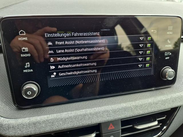 Skoda Kamiq 1.0 TSI 115PS DSG Selection R&uuml;ckf.Kamera PDC v+h Sitzheizung Klimaautomatik Skoda-Radio Apple CarPlay + Android Auto Tempomat Garantieverl&auml;ngerung 16"LM 