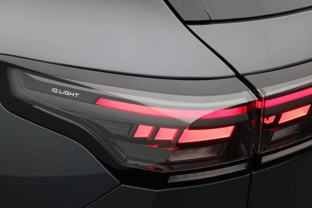 Volkswagen Tiguan Life 1,5 l eHybrid OPF 204PS DSG elekt.AHK Design Paket Matrix-Scheinw. elektr. Heckklappe Sitzheizung Lenkradheizung Frontscheibe beheizb. R&uuml;ckf.Kamera Klimaautomatik VW-Radio Bluetooth wireless Apple CarPlay + Android Auto PDC v+h ACC 2xKeyless 
