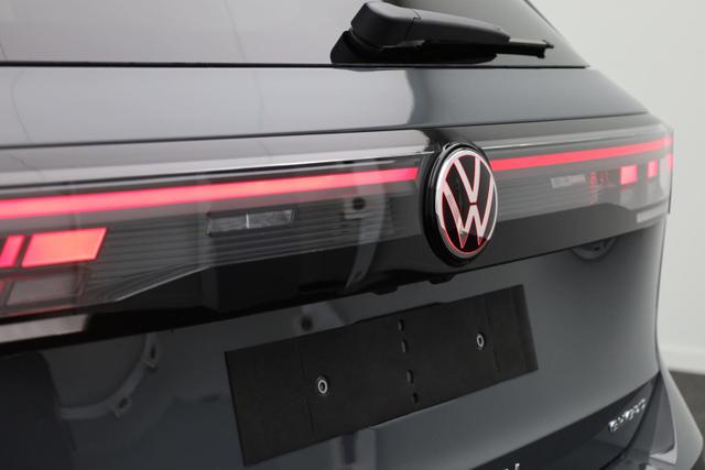 Volkswagen Tiguan Life 1,5 l eHybrid OPF 204PS DSG elekt.AHK Design Paket Matrix-Scheinw. elektr. Heckklappe Sitzheizung Lenkradheizung Frontscheibe beheizb. R&uuml;ckf.Kamera Klimaautomatik VW-Radio Bluetooth wireless Apple CarPlay + Android Auto PDC v+h ACC 2xKeyless 