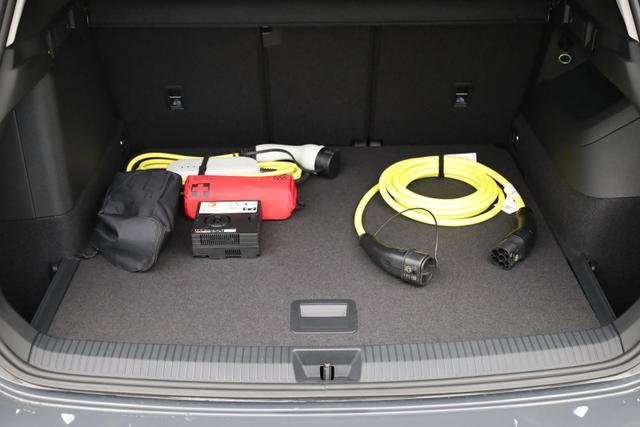 Volkswagen Tiguan Life 1,5 l eHybrid OPF 204PS DSG elekt.AHK Design Paket Matrix-Scheinw. elektr. Heckklappe Sitzheizung Lenkradheizung Frontscheibe beheizb. R&uuml;ckf.Kamera Klimaautomatik VW-Radio Bluetooth wireless Apple CarPlay + Android Auto PDC v+h ACC 2xKeyless 
