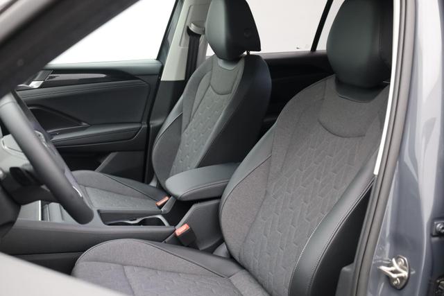 Volkswagen Tiguan Life 1,5 l eHybrid OPF 204PS DSG elekt.AHK Design Paket Matrix-Scheinw. elektr. Heckklappe Sitzheizung Lenkradheizung Frontscheibe beheizb. R&uuml;ckf.Kamera Klimaautomatik VW-Radio Bluetooth wireless Apple CarPlay + Android Auto PDC v+h ACC 2xKeyless 