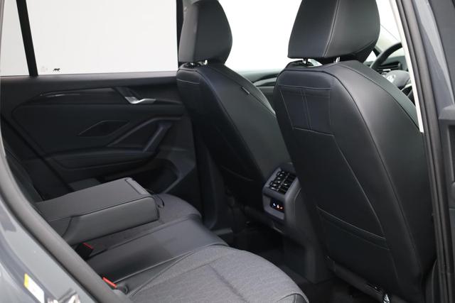 Volkswagen Tiguan Life 1,5 l eHybrid OPF 204PS DSG elekt.AHK Design Paket Matrix-Scheinw. elektr. Heckklappe Sitzheizung Lenkradheizung Frontscheibe beheizb. R&uuml;ckf.Kamera Klimaautomatik VW-Radio Bluetooth wireless Apple CarPlay + Android Auto PDC v+h ACC 2xKeyless 