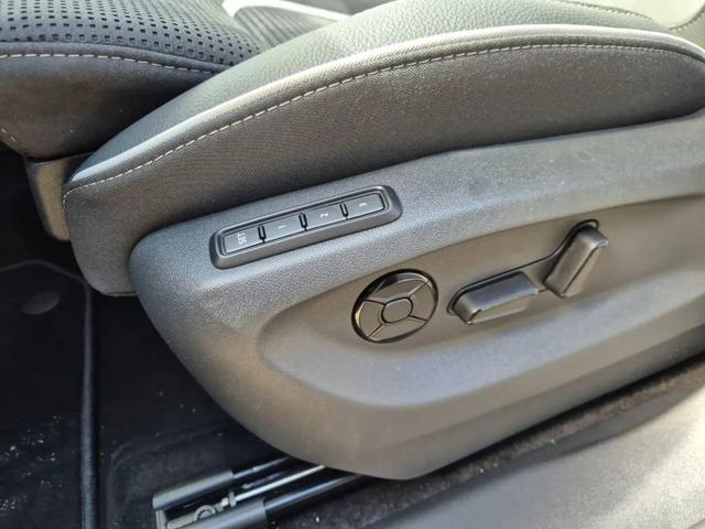 Skoda Kodiaq Sportline 1.5 TSI 204PS PHEV DSG schwenkb. AHK elektr. PanoDach HUD Alcantara PDC v+h 360&deg;Kamera CANTON Sound Klimaautomatik Sitzheizung Lenkradheizung Navi Apple CarPlay Android Auto 2xKeyless 19"LM vollelektr. Reichweite 116KM 