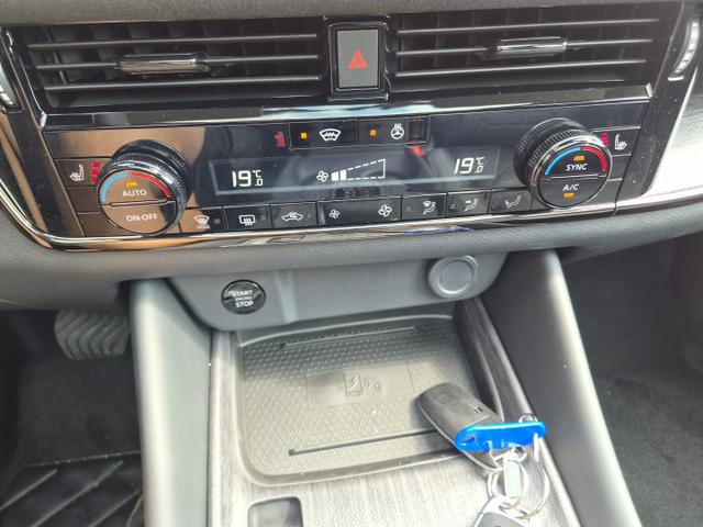 Nissan Qashqai 1.3 DIG-T MHEV 158 PS X-Tronic N-Design PanoDach Teil-Leder Klimaautomatik Sitzheizung Lenkradheizung Navi ACC PDC v+h 360&deg;Kamera DAB Bluetooth Touchscreen Apple CarPlay Android Auto 19"Zoll 