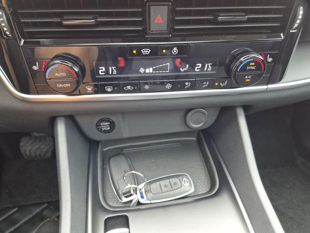 Nissan Qashqai 1.3 DIG-T MHEV 158 PS X-Tronic N-Connecta Teil-Leder PanoGlasdach Klimaautomatik Sitzheizung Lenkradheizung Navi ACC PDC v+h 360&deg;Kamera DAB Bluetooth Touchscreen Apple CarPlay Android Auto 18"LM 