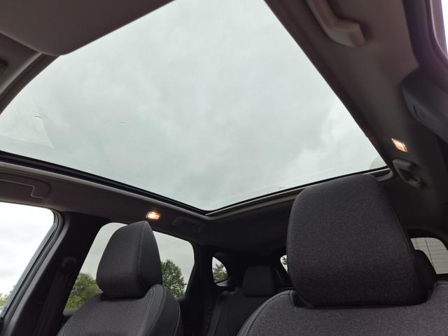 Nissan Qashqai 1.3 DIG-T MHEV 158 PS X-Tronic N-Connecta Teil-Leder PanoGlasdach Klimaautomatik Sitzheizung Lenkradheizung Navi ACC PDC v+h 360&deg;Kamera DAB Bluetooth Touchscreen Apple CarPlay Android Auto 18"LM 