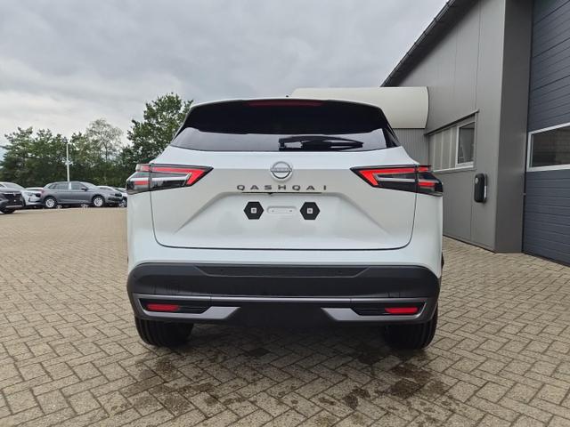 Nissan Qashqai 1.3 DIG-T MHEV 158 PS X-Tronic N-Connecta Teil-Leder PanoGlasdach Klimaautomatik Sitzheizung Lenkradheizung Navi ACC PDC v+h 360&deg;Kamera DAB Bluetooth Touchscreen Apple CarPlay Android Auto 18"LM 