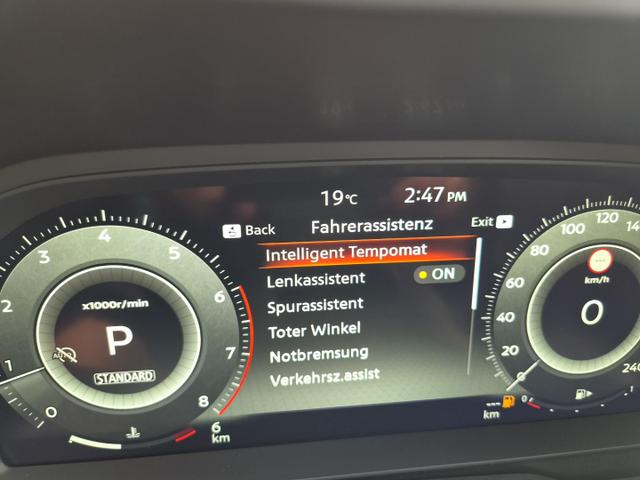 Nissan Qashqai 1.3 DIG-T MHEV 158 PS X-Tronic N-Connecta Teil-Leder PanoGlasdach Klimaautomatik Sitzheizung Lenkradheizung Navi ACC PDC v+h 360&deg;Kamera DAB Bluetooth Touchscreen Apple CarPlay Android Auto 18"LM 