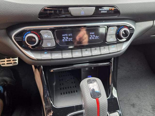 Hyundai i30 Kombi 1.6 T-GDI 150PS Automatik N-Line Sitzheizung Lenkradheizung Klimaautomatik Navi 10,3"-Touchscreen Bluelink Apple CarPlay + Android Auto PDC v+h R&uuml;ckf.Kamera 18-LM 