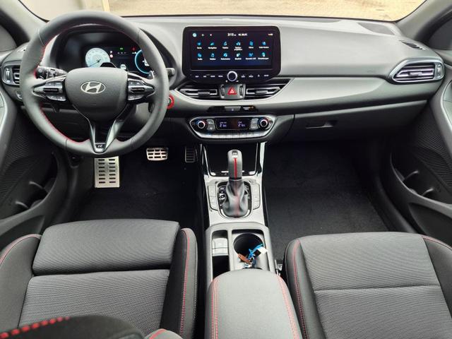 Hyundai i30 Kombi 1.6 T-GDI 150PS Automatik N-Line Sitzheizung Lenkradheizung Klimaautomatik Navi 10,3"-Touchscreen Bluelink Apple CarPlay + Android Auto PDC v+h R&uuml;ckf.Kamera 18-LM 