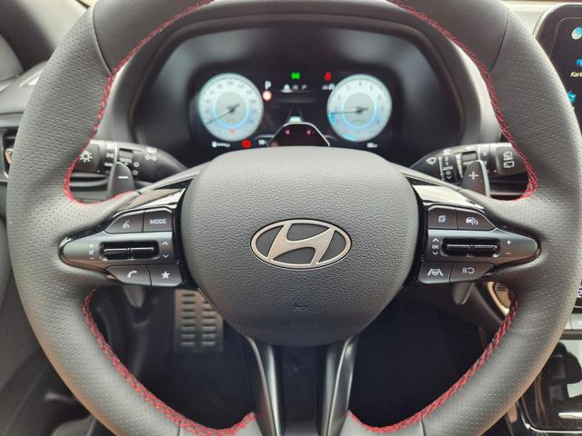 Hyundai i30 Kombi 1.6 T-GDI 150PS Automatik N-Line Sitzheizung Lenkradheizung Klimaautomatik Navi 10,3"-Touchscreen Bluelink Apple CarPlay + Android Auto PDC v+h R&uuml;ckf.Kamera 18-LM 