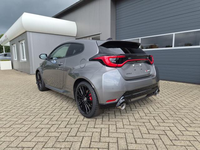 Toyota GR Yaris 1.6 Turbo 280PS 4x4 High Performance Klimaautomatik Lenkradheizung Sitzheizung JBL Premiumsound Navi Bluetooth DAB Apple CarPlay Android Auto2x Keyless ACC R&uuml;ckf.Kamera PDC v+h 18-LM 