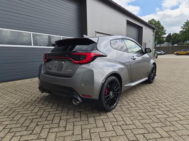 Toyota GR Yaris 1.6 Turbo 280PS 4x4 High Performance Klimaautomatik Lenkradheizung Sitzheizung JBL Premiumsound Navi Bluetooth DAB Apple CarPlay Android Auto2x Keyless ACC R&uuml;ckf.Kamera PDC v+h 18-LM 