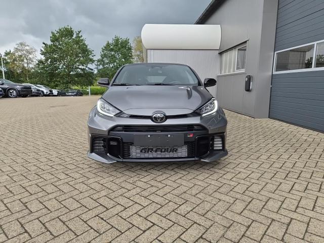 Toyota GR Yaris 1.6 Turbo 280PS Automatik 4x4 High Performance Klimaautomatik Lenkradheizung Sitzheizung JBL Premiumsound Navi Bluetooth DAB Apple CarPlay Android Auto2x Keyless ACC R&uuml;ckf.Kamera PDC v+h 18-LM 