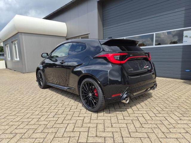 Toyota GR Yaris 1.6 Turbo 280PS 4x4 High Performance Klimaautomatik Lenkradheizung Sitzheizung JBL Premiumsound Navi Bluetooth DAB Apple CarPlay Android Auto2x Keyless ACC R&uuml;ckf.Kamera PDC v+h 18-LM 
