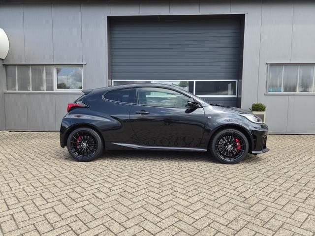 Toyota GR Yaris 1.6 Turbo 280PS 4x4 High Performance Klimaautomatik Lenkradheizung Sitzheizung JBL Premiumsound Navi Bluetooth DAB Apple CarPlay Android Auto2x Keyless ACC R&uuml;ckf.Kamera PDC v+h 18-LM 