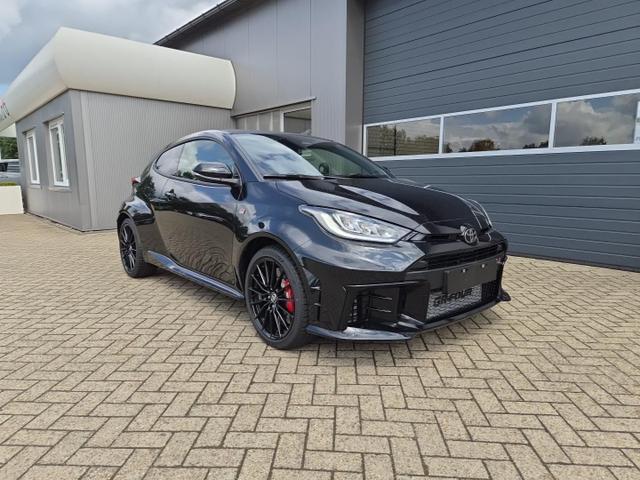 Toyota GR Yaris 1.6 Turbo 280PS Automatik 4x4 High Performance Klimaautomatik Lenkradheizung Sitzheizung JBL Premiumsound Navi Bluetooth DAB Apple CarPlay Android Auto2x Keyless ACC R&uuml;ckf.Kamera PDC v+h 18-LM 