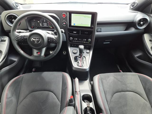 Toyota GR Yaris 1.6 Turbo 280PS Automatik 4x4 High Performance Klimaautomatik Lenkradheizung Sitzheizung JBL Premiumsound Navi Bluetooth DAB Apple CarPlay Android Auto2x Keyless ACC R&uuml;ckf.Kamera PDC v+h 18-LM 
