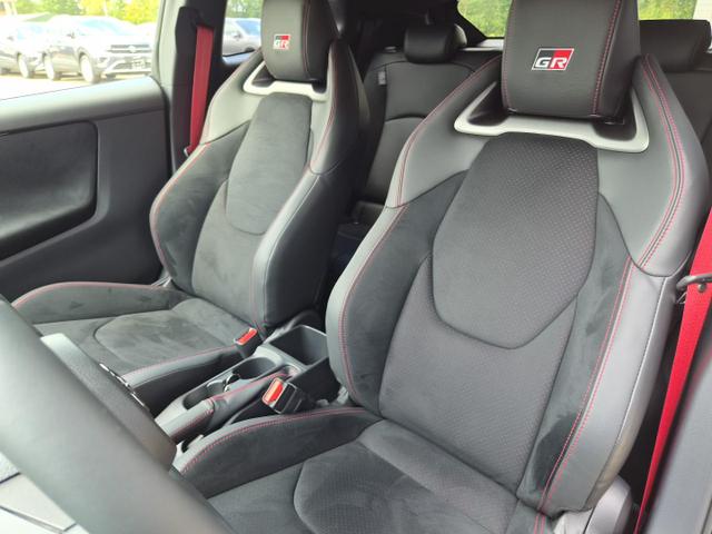 Toyota GR Yaris 1.6 Turbo 280PS Automatik 4x4 High Performance Klimaautomatik Lenkradheizung Sitzheizung JBL Premiumsound Navi Bluetooth DAB Apple CarPlay Android Auto2x Keyless ACC R&uuml;ckf.Kamera PDC v+h 18-LM 