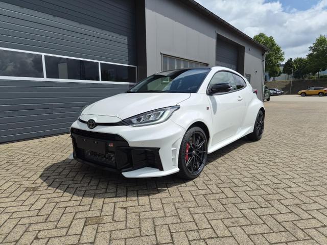 Toyota GR Yaris - 1.6 Turbo 280PS Automatik 4x4 High Performance BBS Felgen Klimaautomatik Lenkradheizung Sitzheizung JBL Premiumsound Navi Bluetooth DAB Apple CarPlay Android Auto2x Keyless ACC R&uuml;ckf.Kamera PDC v+h 18-LM