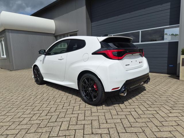 Toyota GR Yaris 1.6 Turbo 280PS Automatik 4x4 High Performance BBS Felgen Klimaautomatik Lenkradheizung Sitzheizung JBL Premiumsound Navi Bluetooth DAB Apple CarPlay Android Auto2x Keyless ACC R&uuml;ckf.Kamera PDC v+h 18-LM 