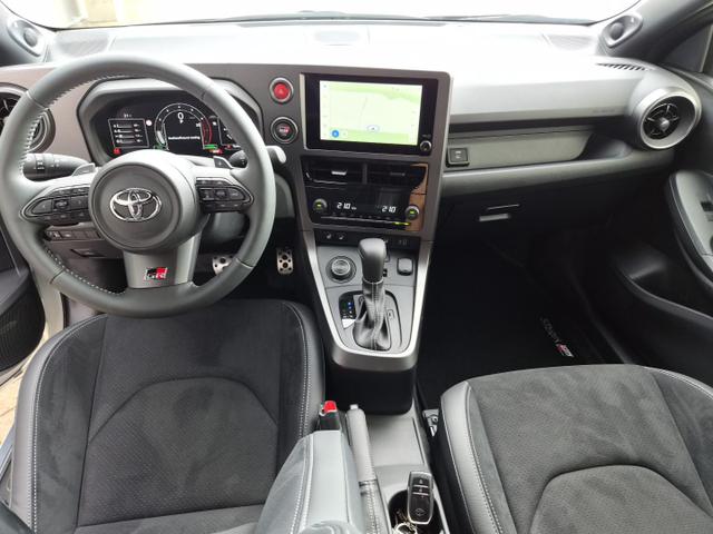 Toyota GR Yaris 1.6 Turbo 280PS Automatik 4x4 High Performance BBS Felgen Klimaautomatik Lenkradheizung Sitzheizung JBL Premiumsound Navi Bluetooth DAB Apple CarPlay Android Auto2x Keyless ACC R&uuml;ckf.Kamera PDC v+h 18-LM 