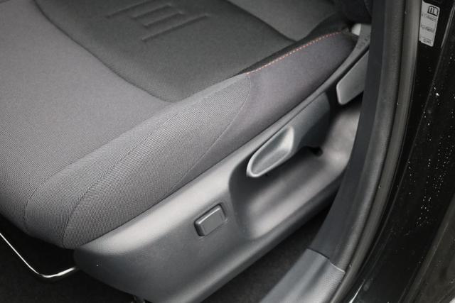 Toyota C-HR 2.0-l-VVT-i 223PS PHEV Automatik Teamplayer Voll-LED elektr. Heckklappe Sitzheizung Lenkradheizung Klimaautomatik Navi Bluetooth wireless Apple CarPlay + Android Auto ACC PDC v+h R&uuml;ckf.Kamera 18"LM vollelektr. Reichweite 66KM 