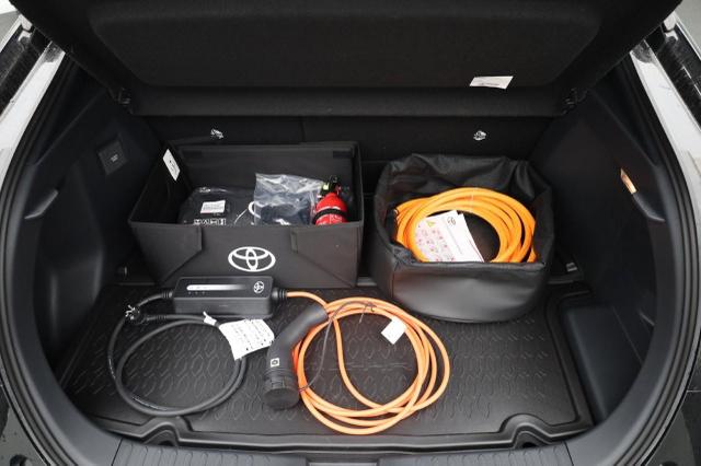 Toyota C-HR 2.0-l-VVT-i 223PS PHEV Automatik Teamplayer Voll-LED elektr. Heckklappe Sitzheizung Lenkradheizung Klimaautomatik Navi Bluetooth wireless Apple CarPlay + Android Auto ACC PDC v+h R&uuml;ckf.Kamera 18"LM vollelektr. Reichweite 66KM 