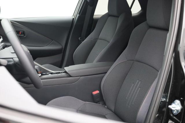 Toyota C-HR 2.0-l-VVT-i 223PS PHEV Automatik Teamplayer Voll-LED elektr. Heckklappe Sitzheizung Lenkradheizung Klimaautomatik Navi Bluetooth wireless Apple CarPlay + Android Auto ACC PDC v+h R&uuml;ckf.Kamera 18"LM vollelektr. Reichweite 66KM 