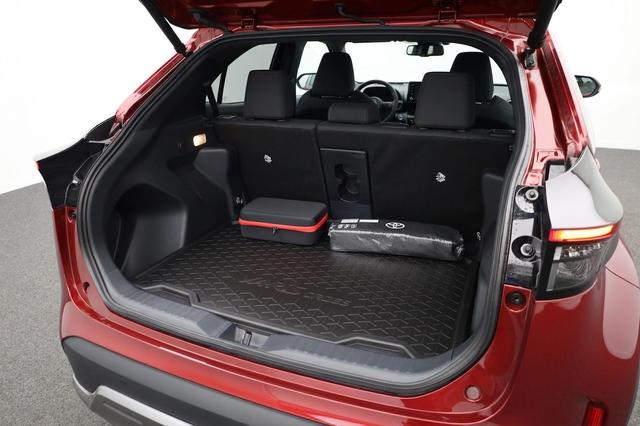 Toyota Yaris Cross 1.5-l 130PS HEV Automatik Style Matrix-LED elektr. Heckklappe Sitzheizung Lenkradheizung Klimaautomatik Navi Bluetooth wireless Apple CarPlay + Android Auto ACC PDC v+h R&uuml;ckf.Kamera 18"LM 