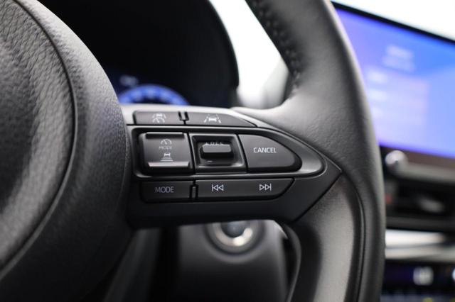 Toyota Yaris Cross 1.5-l 130PS HEV Automatik Style Matrix-LED elektr. Heckklappe Sitzheizung Lenkradheizung Klimaautomatik Navi Bluetooth wireless Apple CarPlay + Android Auto ACC PDC v+h R&uuml;ckf.Kamera 18"LM 