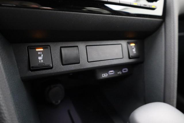 Toyota Yaris Cross 1.5-l 130PS HEV Automatik Style Matrix-LED elektr. Heckklappe Sitzheizung Lenkradheizung Klimaautomatik Navi Bluetooth wireless Apple CarPlay + Android Auto ACC PDC v+h R&uuml;ckf.Kamera 18"LM 