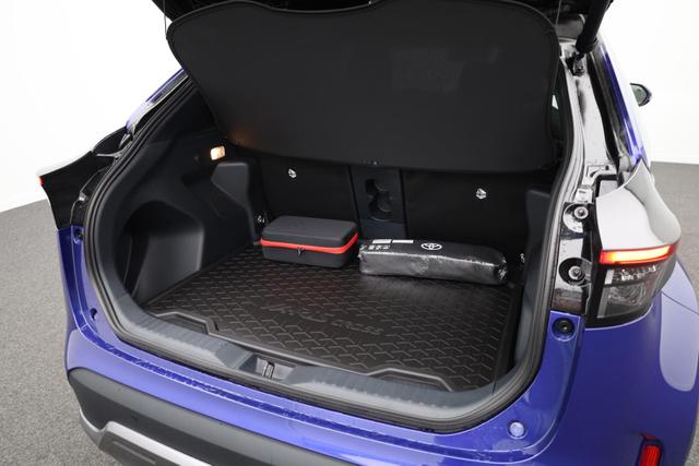 Toyota Yaris Cross 1.5-l 130PS HEV Automatik Style Matrix-LED elektr. Heckklappe Sitzheizung Lenkradheizung Klimaautomatik Navi Bluetooth wireless Apple CarPlay + Android Auto ACC PDC v+h R&uuml;ckf.Kamera 18"LM 