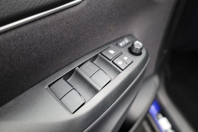 Toyota Yaris Cross 1.5-l 130PS HEV Automatik Style Matrix-LED elektr. Heckklappe Sitzheizung Lenkradheizung Klimaautomatik Navi Bluetooth wireless Apple CarPlay + Android Auto ACC PDC v+h R&uuml;ckf.Kamera 18"LM 