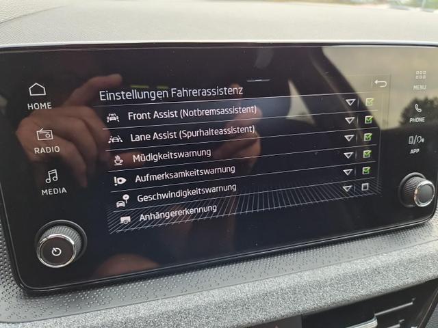 Skoda Scala 1.0 TSI 115PS DSG Selection AHK schwenkb. Klimaautomatik Sitzheizung PDC R&uuml;ckf.Kamera Apple CarPlay Android Auto 