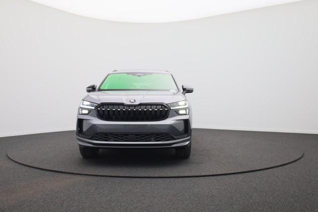 Skoda Kodiaq Sportline 1.5 TSI 204PS PHEV DSG Sitzheizung v+h Frontscheibe beheizb. 20"LM schwenkb. AHK elektr. PanoDach Alcantara PDC R&uuml;ckf.Kamera Klimaautomatik Lenkradheizung Navi Apple CarPlay Android Auto 2xKeyless vollelektr. Reichweite 116KM 