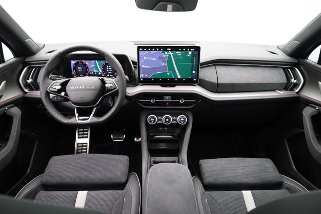 Skoda Kodiaq Sportline 1.5 TSI 204PS PHEV DSG Sitzheizung v+h Frontscheibe beheizb. 20"LM schwenkb. AHK elektr. PanoDach Alcantara PDC R&uuml;ckf.Kamera Klimaautomatik Lenkradheizung Navi Apple CarPlay Android Auto 2xKeyless vollelektr. Reichweite 116KM 