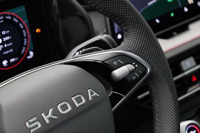 Skoda Kodiaq Sportline 1.5 TSI 204PS PHEV DSG Sitzheizung v+h Frontscheibe beheizb. 20"LM schwenkb. AHK elektr. PanoDach Alcantara PDC R&uuml;ckf.Kamera Klimaautomatik Lenkradheizung Navi Apple CarPlay Android Auto 2xKeyless vollelektr. Reichweite 116KM 