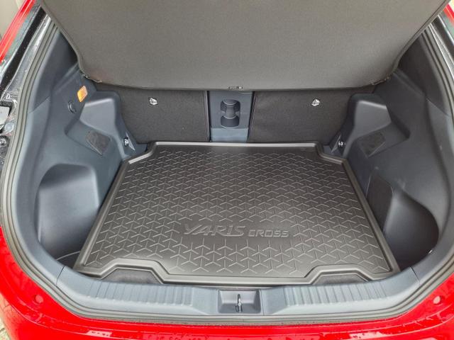 Toyota Yaris Cross 1.5-l 130PS HEV Automatik Style Matrix-LED 4xKamera elektr. Heckklappe Sitzheizung Lenkradheizung Klimaautomatik Navi Bluetooth wireless Apple CarPlay + Android Auto ACC PDC v+h 18"LM 