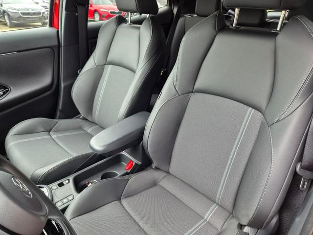 Toyota Yaris Cross 1.5-l 130PS HEV Automatik Style Matrix-LED 4xKamera elektr. Heckklappe Sitzheizung Lenkradheizung Klimaautomatik Navi Bluetooth wireless Apple CarPlay + Android Auto ACC PDC v+h 18"LM 