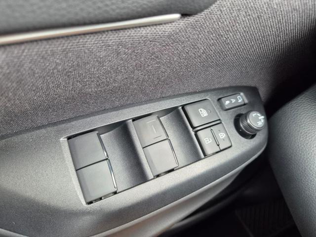 Toyota Yaris Cross 1.5-l 130PS HEV Automatik Style Matrix-LED 4xKamera elektr. Heckklappe Sitzheizung Lenkradheizung Klimaautomatik Navi Bluetooth wireless Apple CarPlay + Android Auto ACC PDC v+h 18"LM 