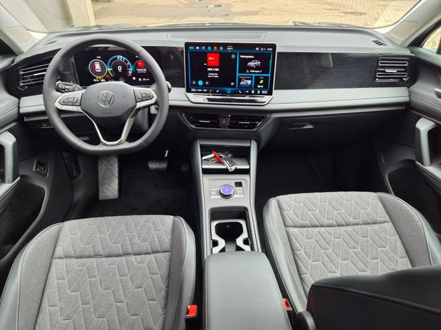Volkswagen Tiguan Life 1,5 l eHybrid OPF 204PS DSG elekt.AHK Design Paket LED-Plus-Scheinw. elektr. Heckklappe Sitzheizung Lenkradheizung R&uuml;ckf.Kamera Klimaautomatik VW-Radio Bluetooth wireless Apple CarPlay + Android Auto PDC v+h ACC 2xKeyless Digital Cockpit 