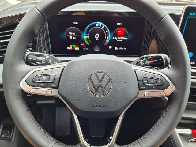 Volkswagen Tiguan Life 1,5 l eHybrid OPF 204PS DSG elekt.AHK Design Paket LED-Plus-Scheinw. elektr. Heckklappe Sitzheizung Lenkradheizung R&uuml;ckf.Kamera Klimaautomatik VW-Radio Bluetooth wireless Apple CarPlay + Android Auto PDC v+h ACC 2xKeyless Digital Cockpit 