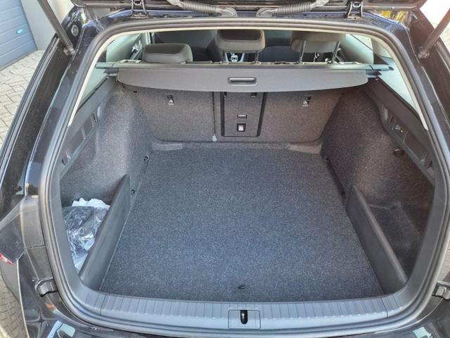 Skoda Octavia Combi 1.5 TSI 150PS m-HEV DSG Selection AHK Klimaautomatik PDC v+h R&uuml;ckf.Kamera Sitzheizung Apple CarPlay Android Auto 16"LM 